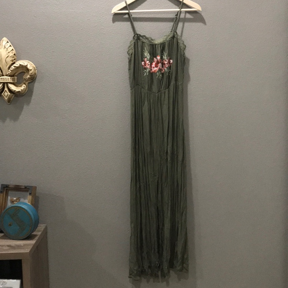 🎉 Xhilaration Embroidered Maxi Dress